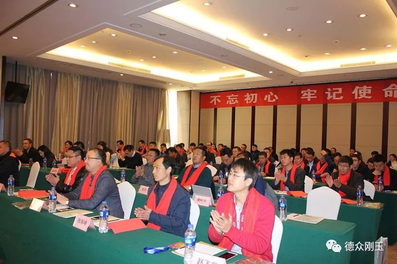 第十屆中國能源經濟轉型與玻璃産業發展高峰論壇圓滿結束