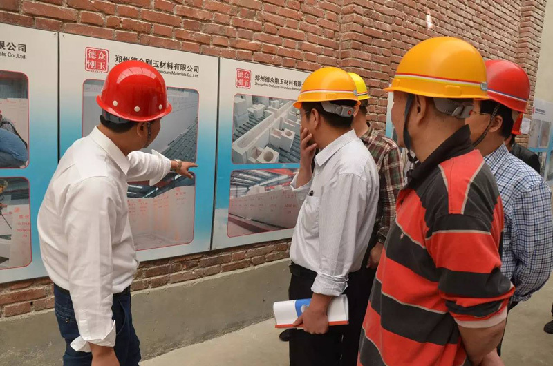 鄭州德衆剛玉材料有限公司獲“全國玻璃窯爐行業質量信得過産品”榮譽稱号